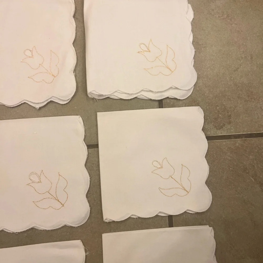 VTG Embroidered Tulip Napkins (Set of Twelve)